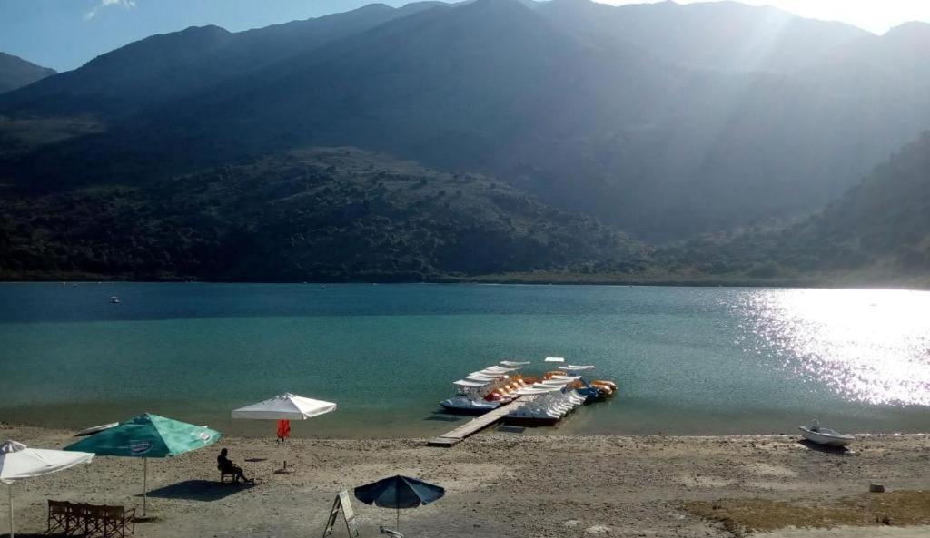 Korissia With Lake View Kournás 외부 사진